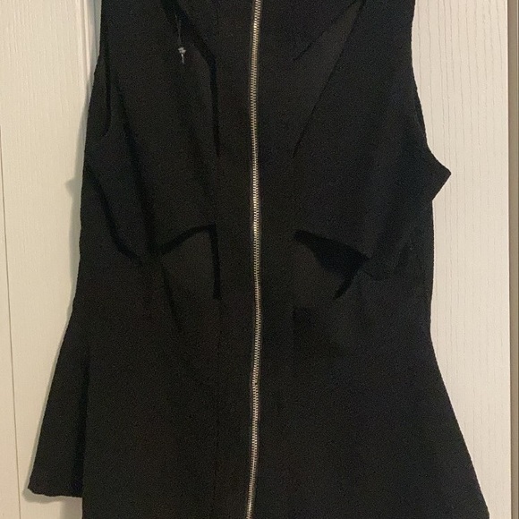 Dynamite beautiful top. - Picture 2 of 2